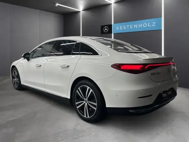 Mercedes-Benz EQE 300