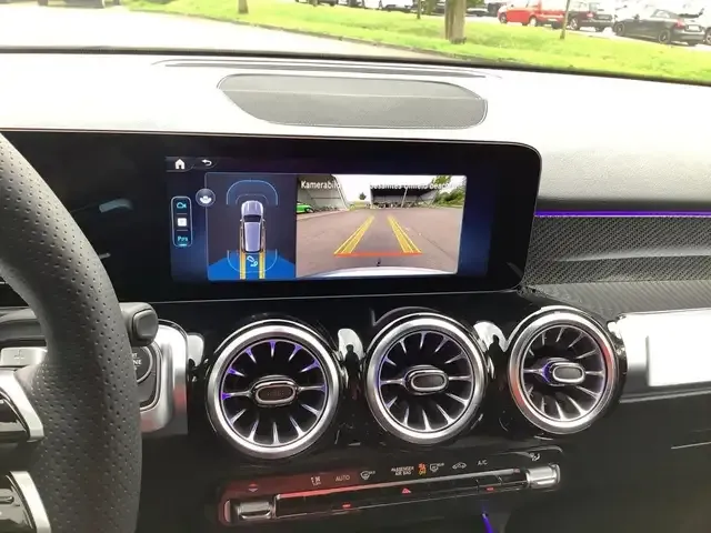 Mercedes-Benz GLB 220