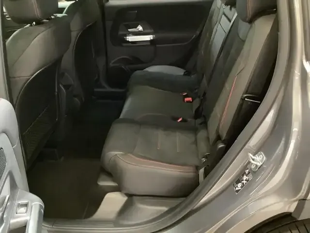 Mercedes-Benz GLB 220