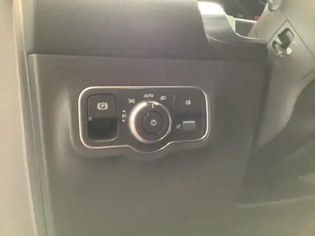 Mercedes-Benz GLB 220