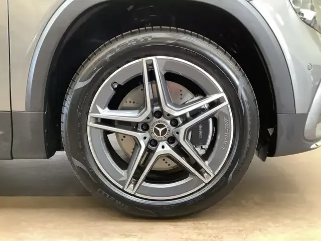 Mercedes-Benz GLB 220