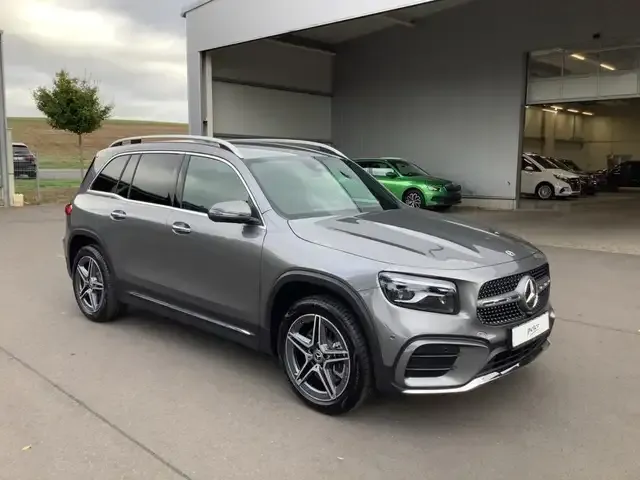 Mercedes-Benz GLB 220