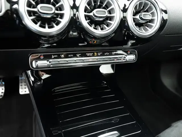Mercedes-Benz A 220