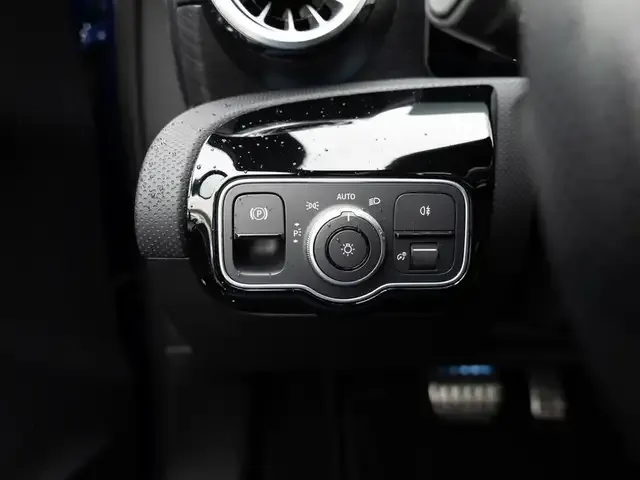 Mercedes-Benz A 220