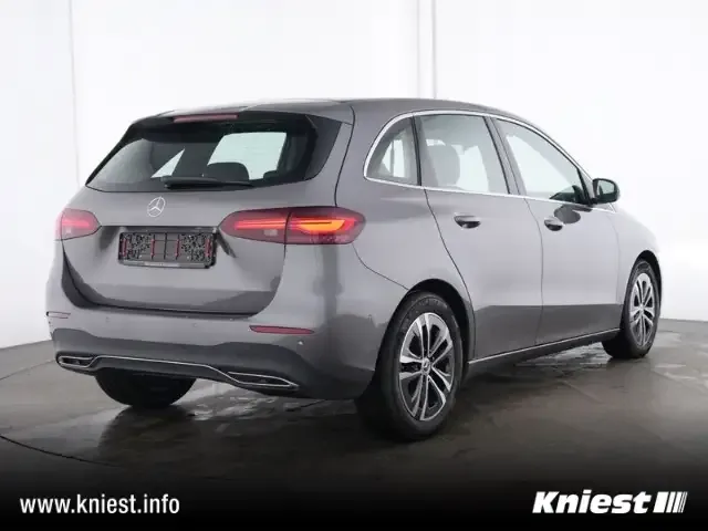 Mercedes-Benz B 220