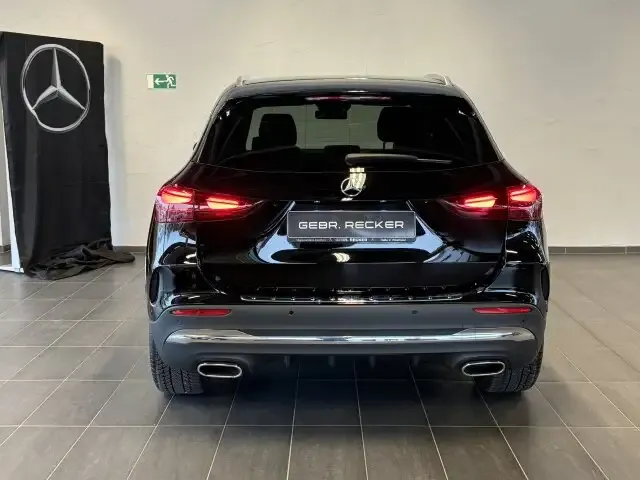Mercedes-Benz GLA 200