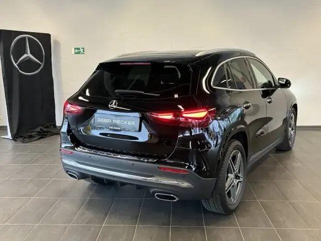 Mercedes-Benz GLA 200