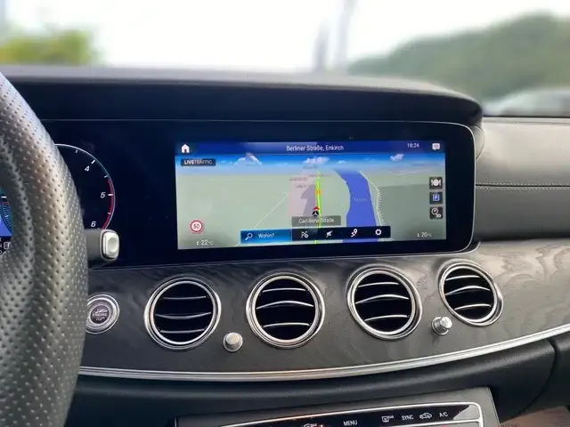 Mercedes-Benz E 220