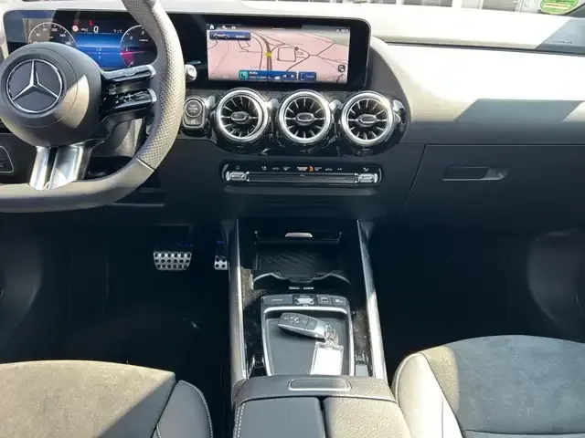 Mercedes-Benz GLA 220