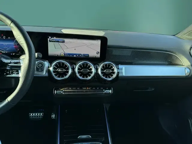 Mercedes-Benz GLB 220