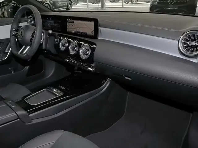 Mercedes-Benz CLA 200