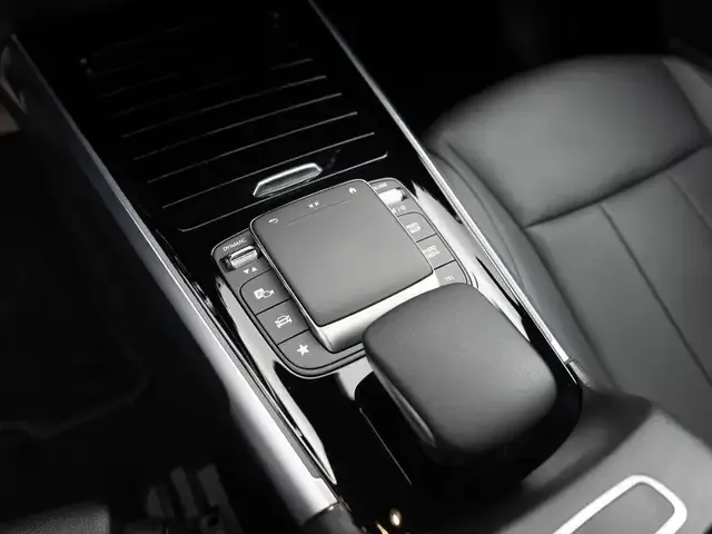 Mercedes-Benz EQB 300