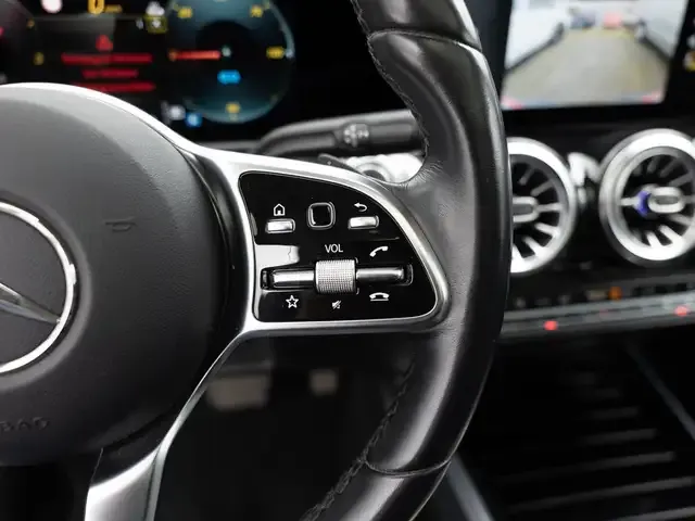 Mercedes-Benz EQB 300