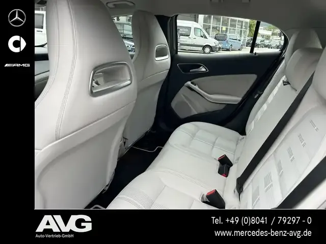Mercedes-Benz GLA 200