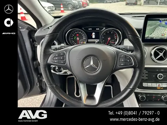 Mercedes-Benz GLA 200