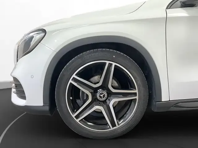 Mercedes-Benz GLA 200