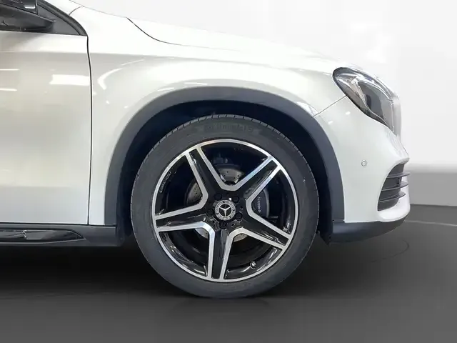 Mercedes-Benz GLA 200