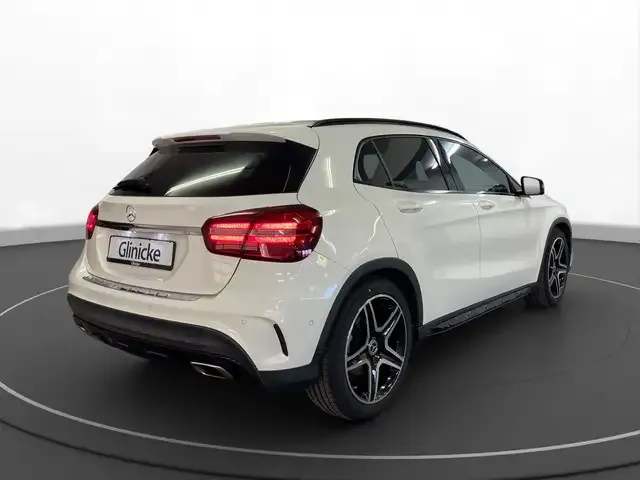 Mercedes-Benz GLA 200