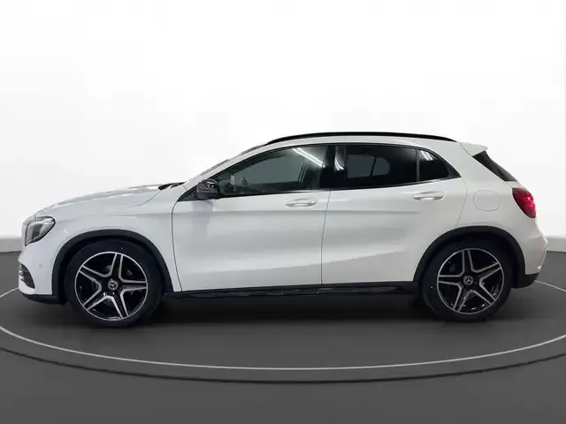 Mercedes-Benz GLA 200