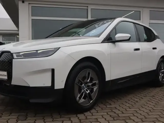 BMW iX