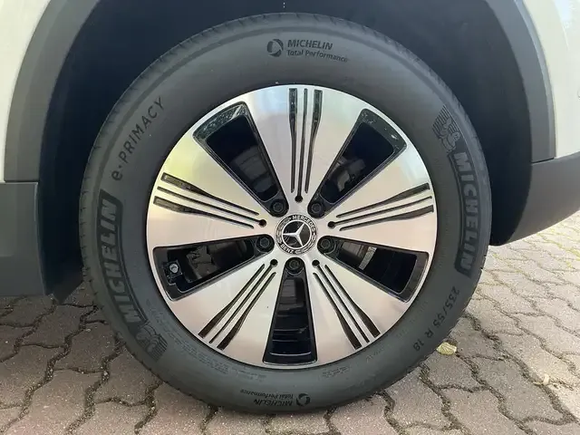 Mercedes-Benz EQA 300