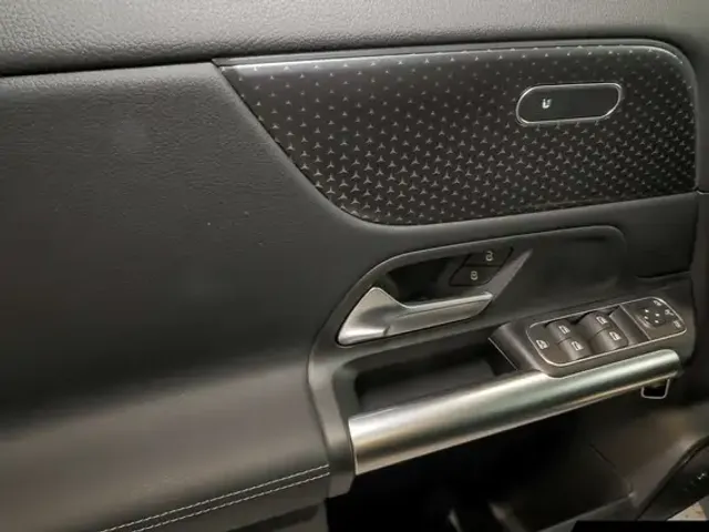 Mercedes-Benz EQA 300