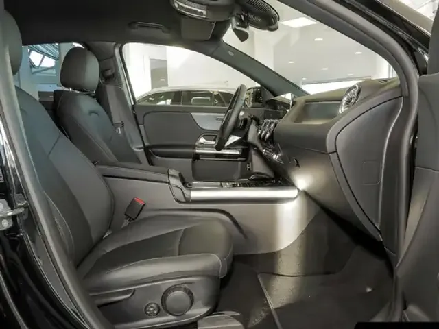 Mercedes-Benz EQA 300