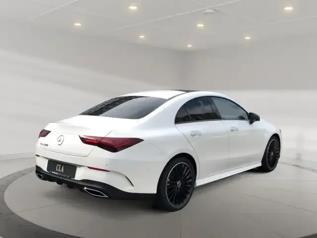 Mercedes-Benz CLA 200