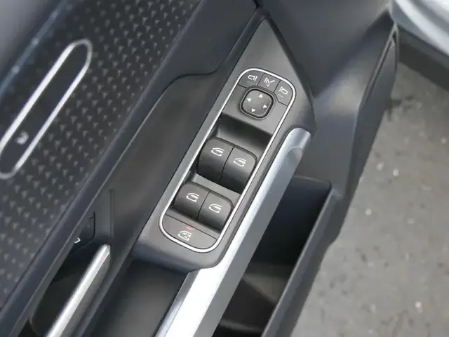 Mercedes-Benz EQB 300