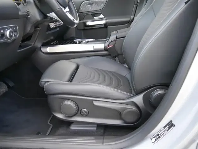 Mercedes-Benz EQB 300