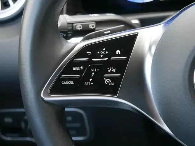 Mercedes-Benz EQB 300