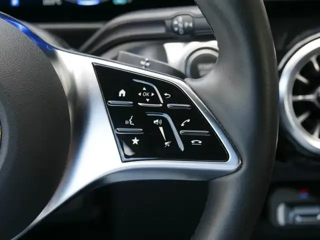 Mercedes-Benz EQB 300