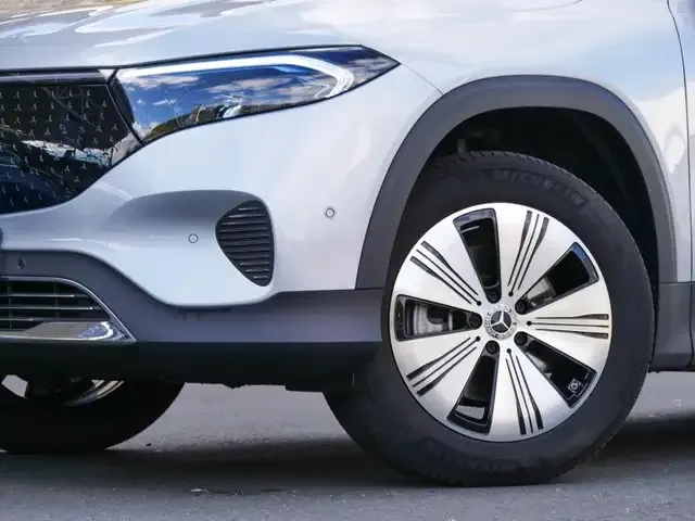 Mercedes-Benz EQB 300