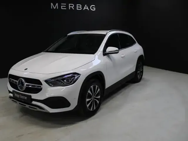 Mercedes-Benz GLA 200
