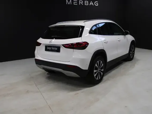 Mercedes-Benz GLA 200
