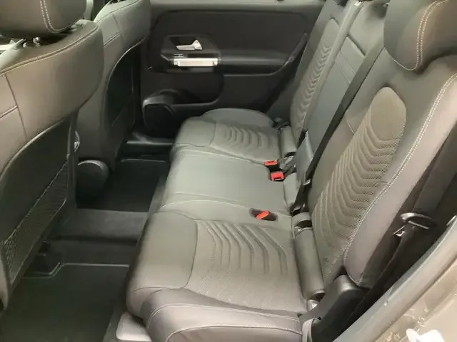 Mercedes-Benz GLB 220