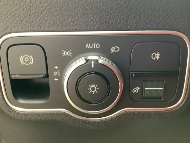 Mercedes-Benz GLB 220