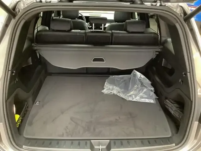 Mercedes-Benz GLB 220