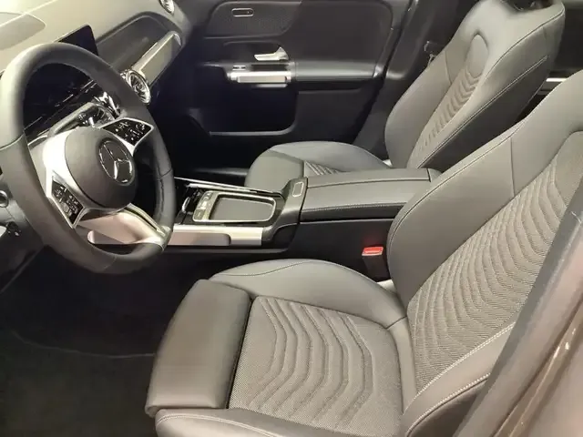 Mercedes-Benz GLB 220