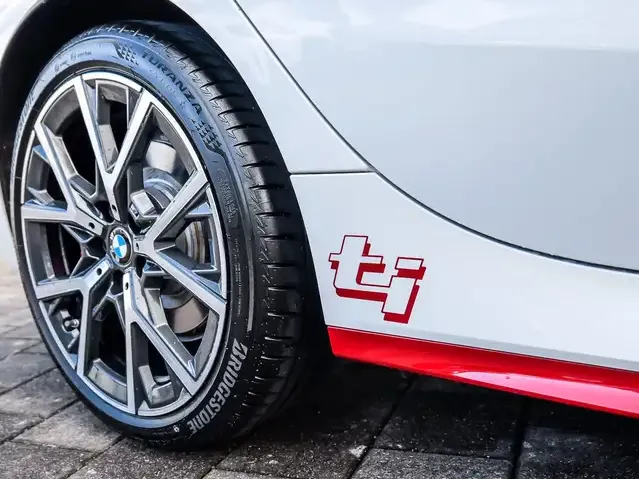 BMW 128