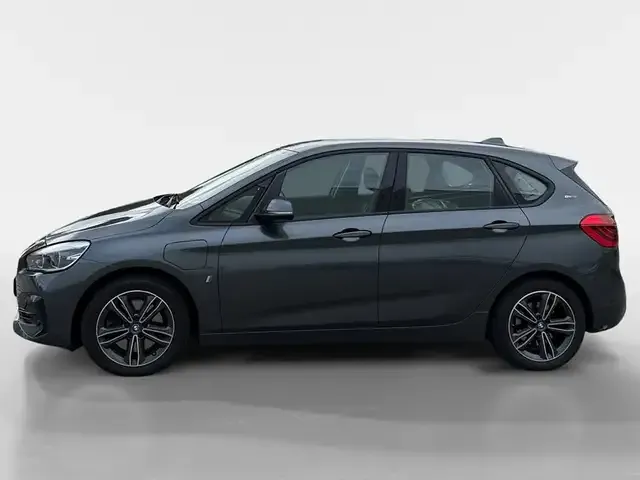 BMW 225