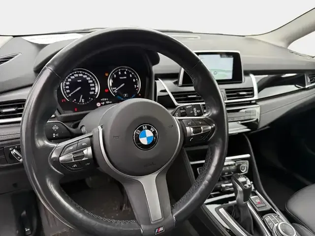 BMW 225