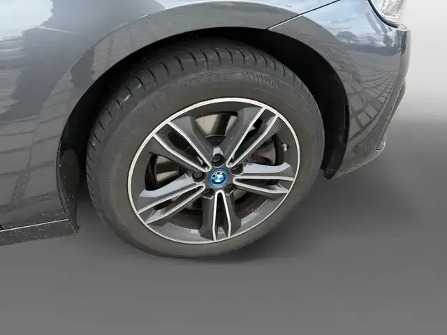 BMW 225