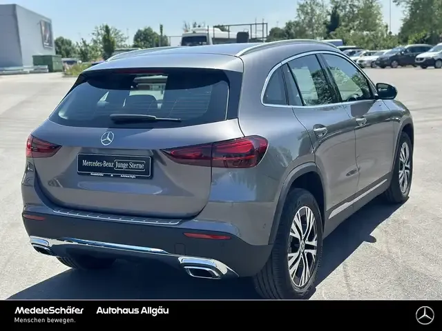 Mercedes-Benz GLA 220