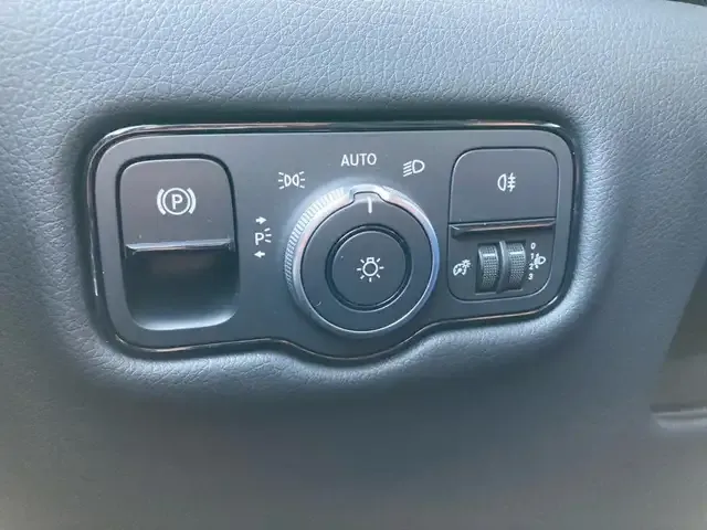 Mercedes-Benz V 220