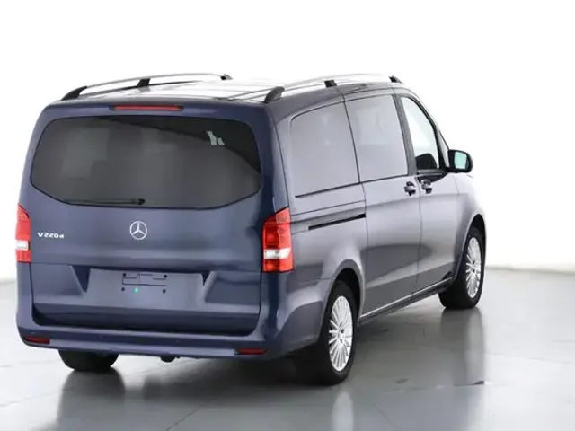 Mercedes-Benz V 220