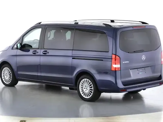 Mercedes-Benz V 220