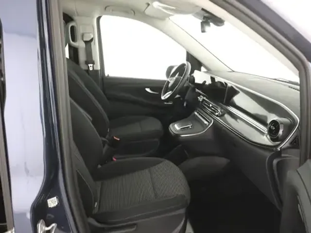 Mercedes-Benz V 220