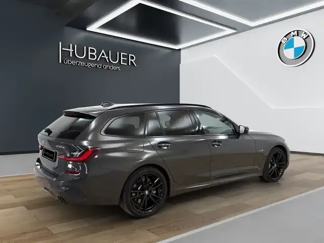 BMW 330