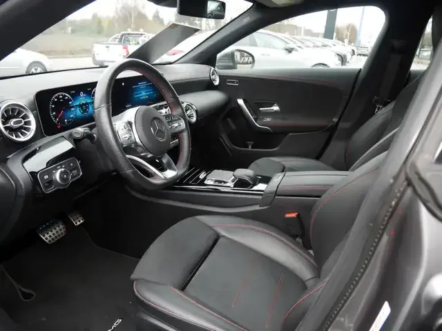 Mercedes-Benz CLA 180